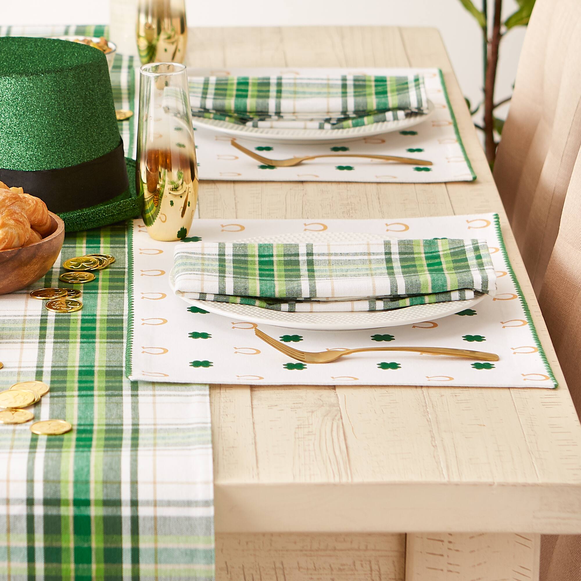 DII® Clover Horseshoe Printed Placemats, 4ct.